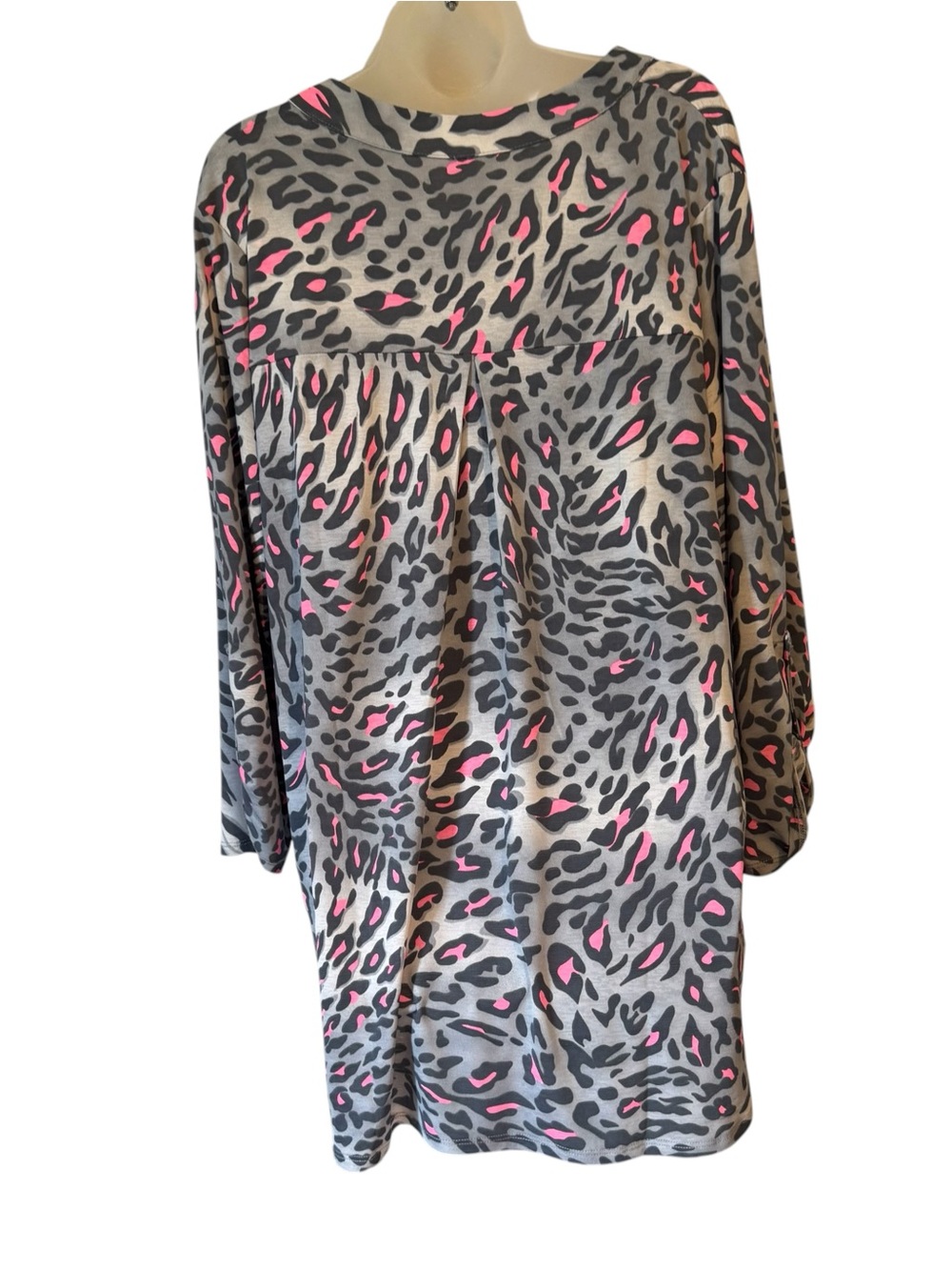 Women's Grey and Pink Leopard Print Top - PLUS: 2X #E - Picture 4 of 7
